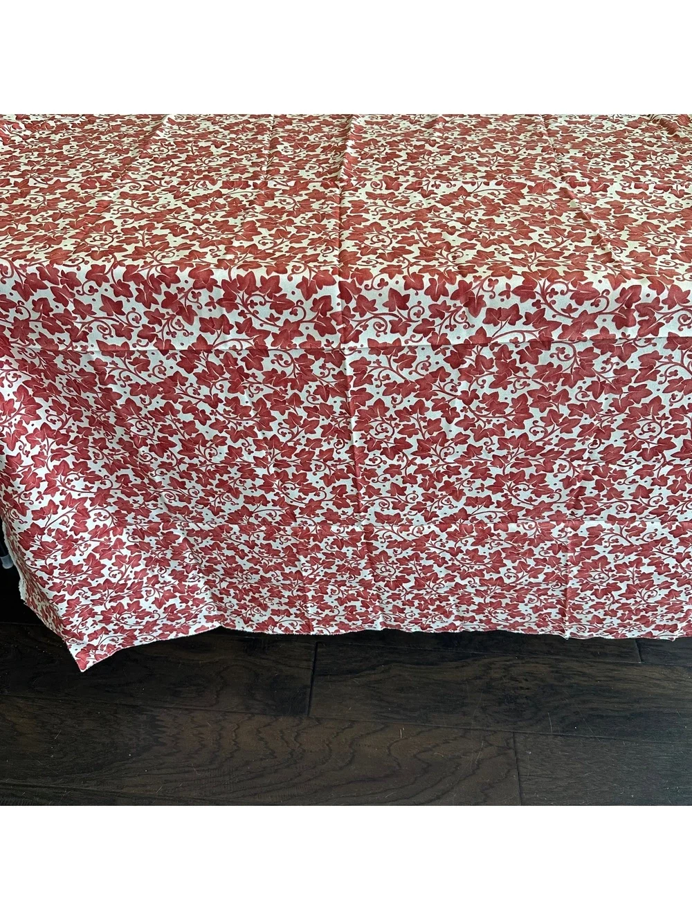 vintage Robert Kaufman quilting cotton featuring an ivy leaf vine print